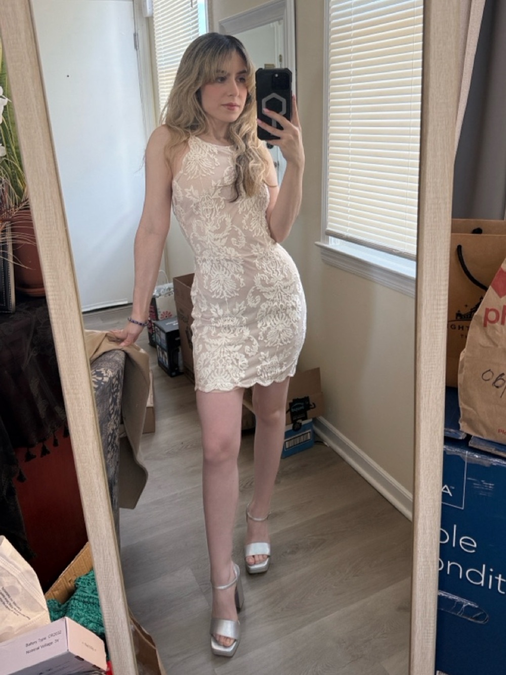 Xenia Boutique Women's Ivory Lace Sheath Dress - Elegant Sleeveless Design